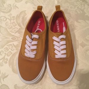 Old Navy boys two tone Tobacco Canvas Sneakers  12
